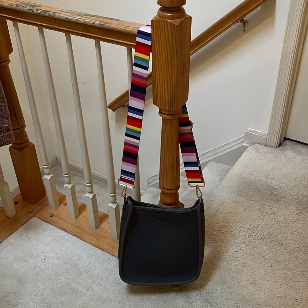 NEW Social Threads Handbag - Picture 2 of 3